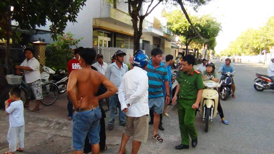 An ninh - Hình sự - Kinh hoàng côn đồ truy sát người dân giữa ban ngày 