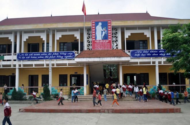 lang son: be trai co nguy co mu vi bi co giao chu nhiem dung thuoc danh vao mat - 1