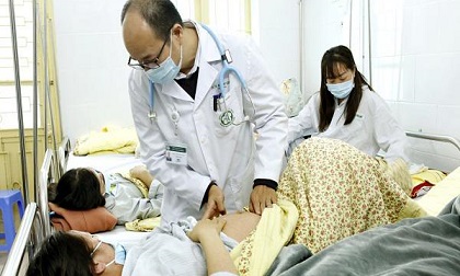 Bệnh nhân bị biến chứng viêm não khi mắc sởi, bác sĩ cảnh báo dấu hiệu cần đến viện ngay