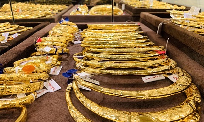 Giá vàng hôm nay 20/2: Lên đỉnh 10 tháng, cảnh báo đáng sợ