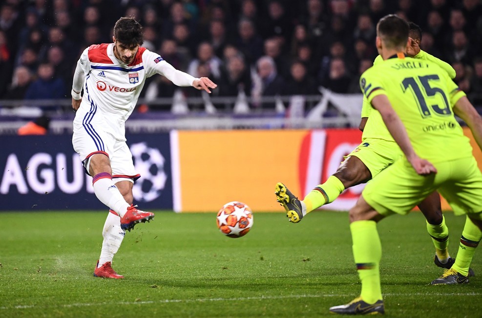 Messi quá vô duyên, Barca bị Lyon cầm chân
