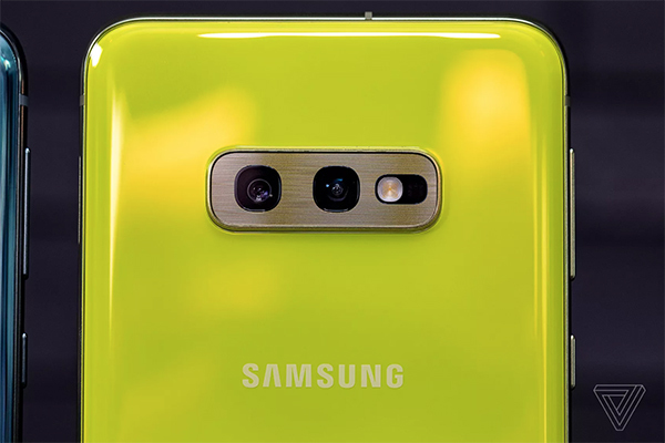 Trên tay Galaxy S10 vừa ra mắt: Đối thủ xứng tầm với iPhone Xs