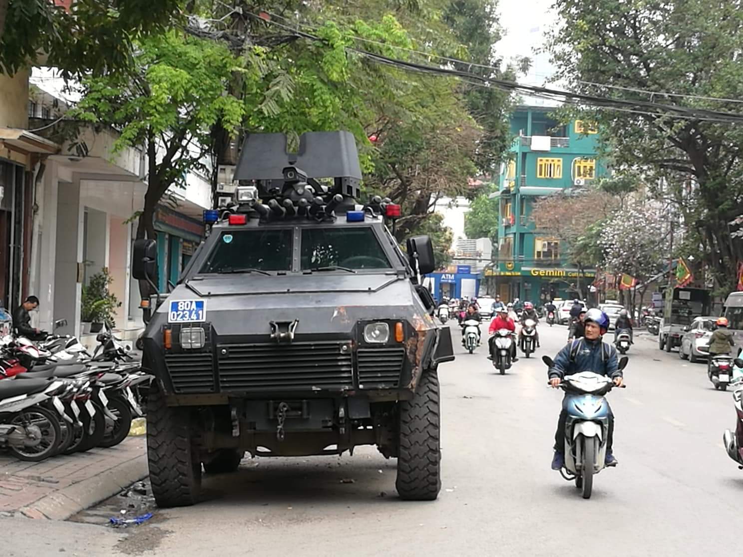 Xe bọc thép xuất hiện trên phố, Hà Nội siết chặt an ninh trước Hội nghị Mỹ - Triều - 1