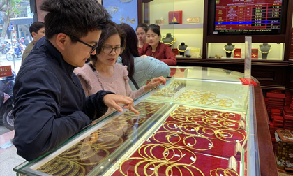 Giá vàng hôm nay 22/2: Chiếm đỉnh cao, vẫn đà tăng lên