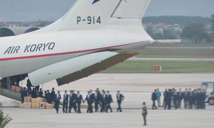 Cả trăm lính tiền trạm của ông Kim Jong Un vừa đổ bộ xuống Nội Bài