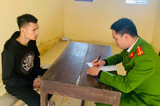 Loat dan vang len sau mau thuan luc hat karaoke hinh anh 1