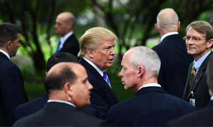 Mật vụ Mỹ bảo vệ ông Trump thế nào khi công du nước ngoài?