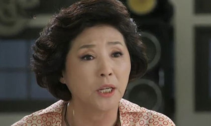 Mẹ chồng quả quyết rằng cháu nội giống hệt anh hàng xóm và màn đáp trả của nàng dâu