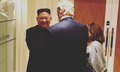 Không thoả thuận thành công nhưng hình ảnh ông Trump chia tay ông Kim lại khiến mọi người bất ngờ
