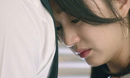 Đến căn hộ mới mua lúc nửa đêm, tôi quỵ ngã khi thấy chồng sắp cưới làm chuyện đó