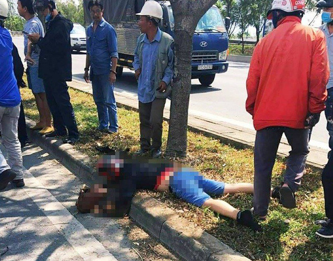 TP.HCM: Va chạm giữa mô tô phân khối lớn và xe máy, 1 người chết, 2 người bị thương nặng nhập viện cấp cứu - Ảnh 1.