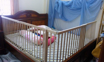 Bé gái sơ sinh bị ngạt thở đến chết ngay trong nhà, nguyên nhân vụ tai nạn lại là thứ không ai ngờ đến