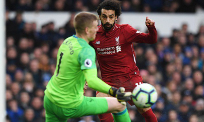 Salah quá vô duyên, Liverpool hụt hơi ở cuộc đua vô địch
