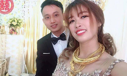 Cô dâu số hưởng đeo vàng trĩu cổ, lúc nhìn sang chú rể càng 'ghen đỏ mắt'