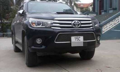 Nữ tài xế lùi xe bán tải bất cẩn, cán chết bé trai 22 tháng tuổi
