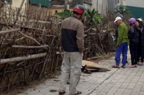 Người đàn ông nằm chết trên vỉa hè