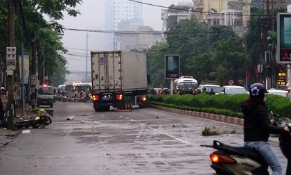 Xe container chạy ngược chiều tông 2 xe máy, 1 người tử vong