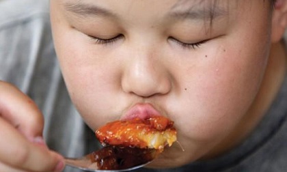 Trẻ nhỏ mắc đái tháo đường vì những sai lầm này của cha mẹ