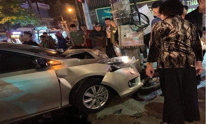 Hải Dương: Ô tô gây tai nạn kinh hoàng, 2 người thương vong