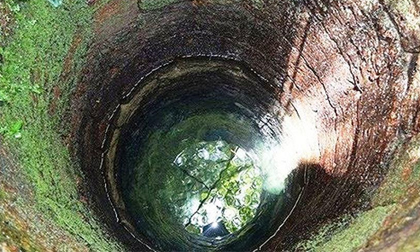 Rơi xuống giếng, bé gái 2 tuổi tử vong thương tâm