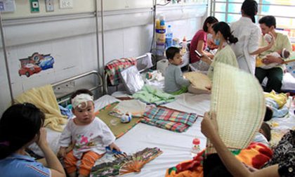 Phụ huynh tẩy chay vắc-xin hãy nhớ đến dịch sởi năm 2014 khiến hơn 100 trẻ tử vong