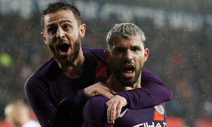Aguero bừng sáng, Man City ngược dòng thắng nghẹt thở
