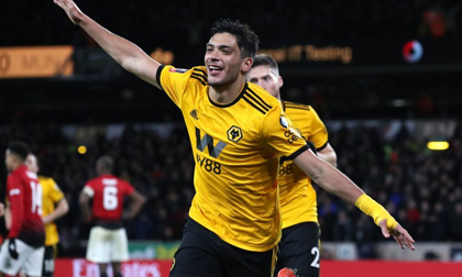 Gục ngã trước 'Bầy sói', Man United mở đường giành cúp cho Man City