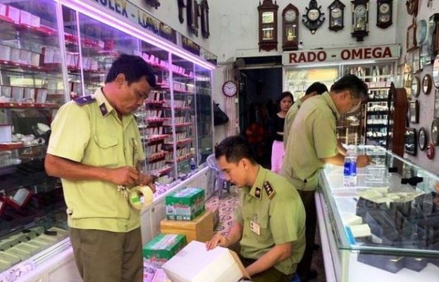 phat hien hang ngan chiec dong ho thuong hieu noi tieng nghi hang gia, hang nhai hinh anh 1