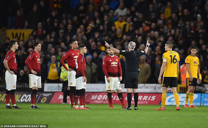 Gục ngã trước Bầy sói, Man United mở đường giành cúp cho Man City - Ảnh 2.