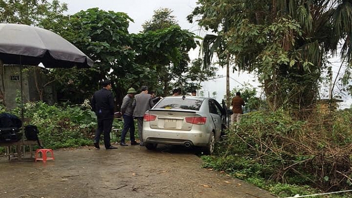 tuyen quang cuop xe taxi nam lai xe phai nhap vien cap cuu voi vien dan tren dau
