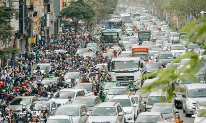 Hà Nội tiếp tục nghiên cứu cấm xe máy trên 6 tuyến phố, dừng đăng ký xe ở nội thành