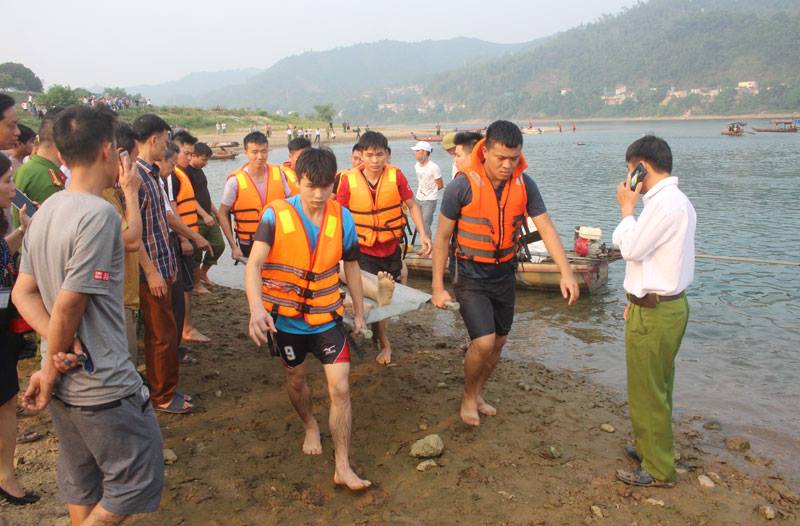 hoa binh: da xac dinh duoc danh tinh 8 hoc sinh duoi nuoc hinh anh 8