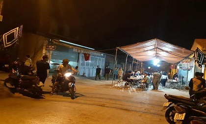 8 trẻ đuối nước ở Hòa Bình: 7 đám tang dọc con phố nhỏ, người dân trắng đêm khóc thương