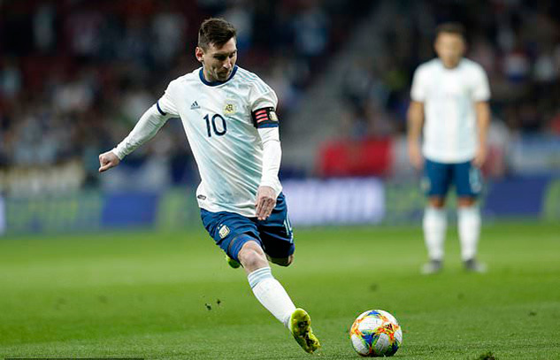 Argentina thua bẽ bàng trong ngày Messi tái xuất