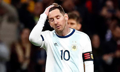 Argentina thua bẽ bàng trong ngày Messi tái xuất