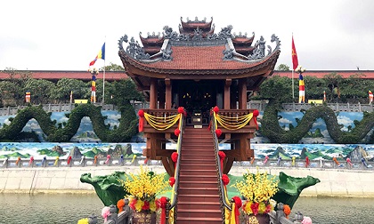 Chùa Ba Vàng vắng khách bất thường, bà Phạm Thị Yến cũng vắng mặt