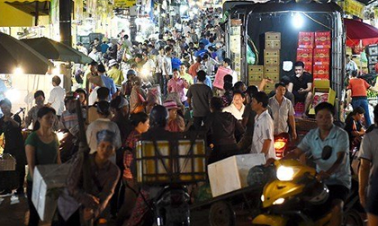 Nóng: Nghi án thanh niên nổ súng cướp hàng chục triệu ở chợ Long Biên