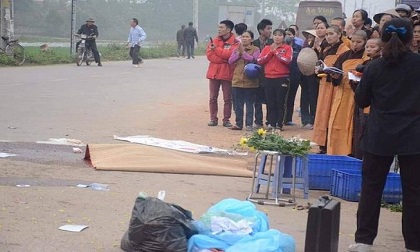 Vụ xe khách đâm đoàn đưa đám ma: 20 giây, mất 7 mạng người