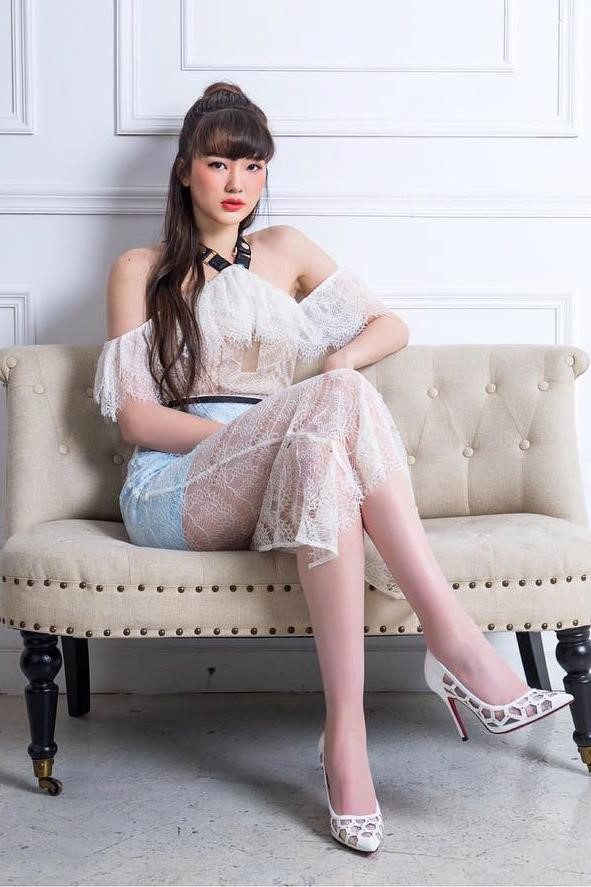 Nhung hot girl anh tren mang xinh dep, ngoai doi thuc con rang ro hon hinh anh 8 