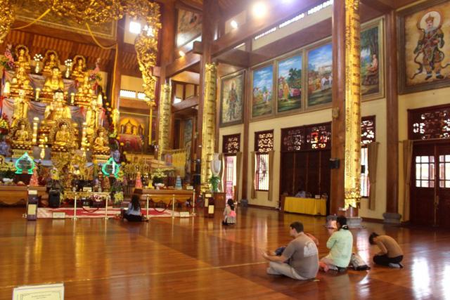 chua ba vang hien ra sao sau tam bao 