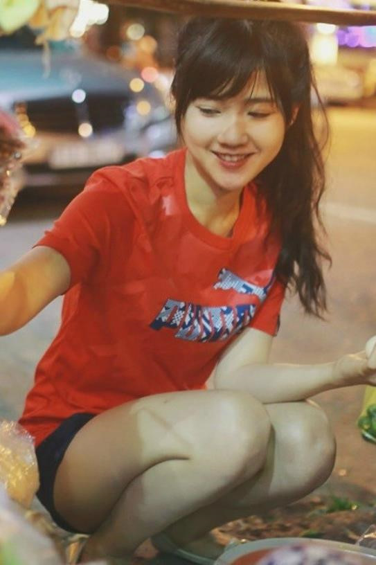 Nhung hot girl anh tren mang xinh dep, ngoai doi thuc con rang ro hon hinh anh 10 