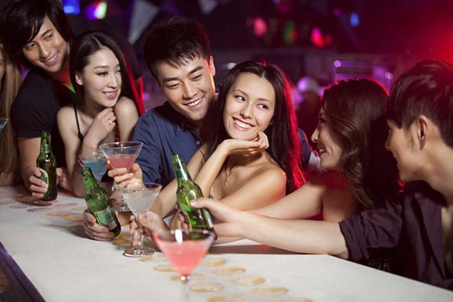 ngan lan hoi han vi mang chong dep trai di khoe lu ban - 2