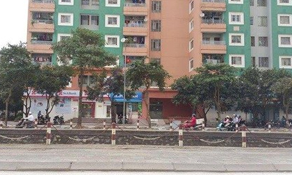 Hà Nội: Một bé trai 3 tuổi rơi từ chung cư xuống đất tử vong