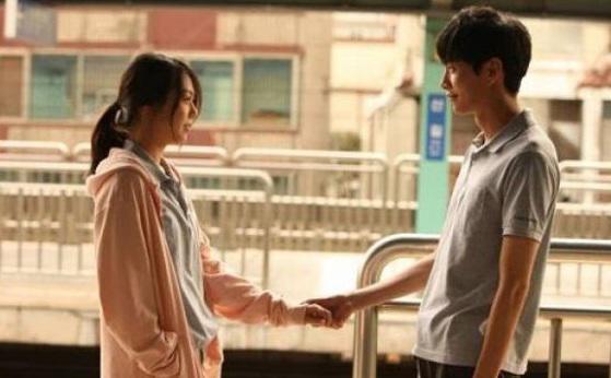 to giay trong ngan tu luon khoa kin cua chong he lo  bi mat qua khu - 1