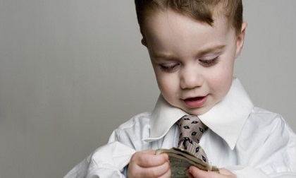 Sự khác biệt trong việc dạy con tiêu tiền giữa người giàu và người nghèo