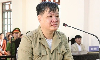 Vác dao chém tử vong bạn của bạn gái rồi bỏ trốn