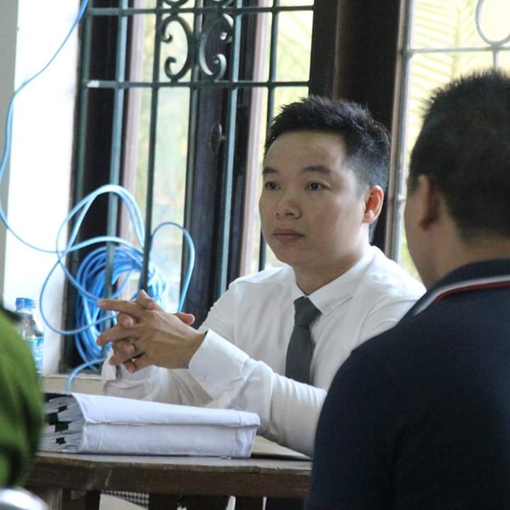 Vụ bé trai 7 tuổi bị đàn chó cắn tử vong: Chủ nuôi có thể bị phạt 5 năm tù - 1