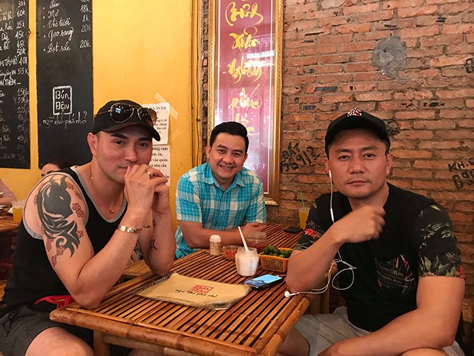NSND Hồng Vân bần thần khi gặp Anh Vũ trong mơ với chiếc áo sơ mi caro và vẻ mặt hờn giận-2