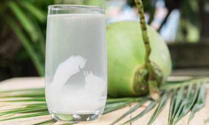 Thèm uống nước dừa bao nhiêu, bạn cũng tuyệt đối không được uống vào buổi tối
