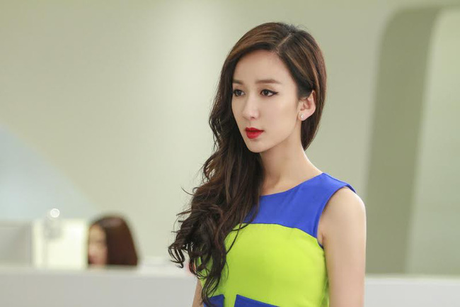 Chồng chở bồ đi chơi bằng bốn bánh sang chảnh, vợ bắt gặp chẳng thèm to tiếng ầm ĩ, chỉ tiến lên nói mấy câu nhẹ nhàng đã khiến anh ả khiếp sợ - Ảnh 2.